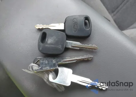 2000 Ford Explorer Xls from USA, damaged, VIN 1FMZU72E1YZC54199